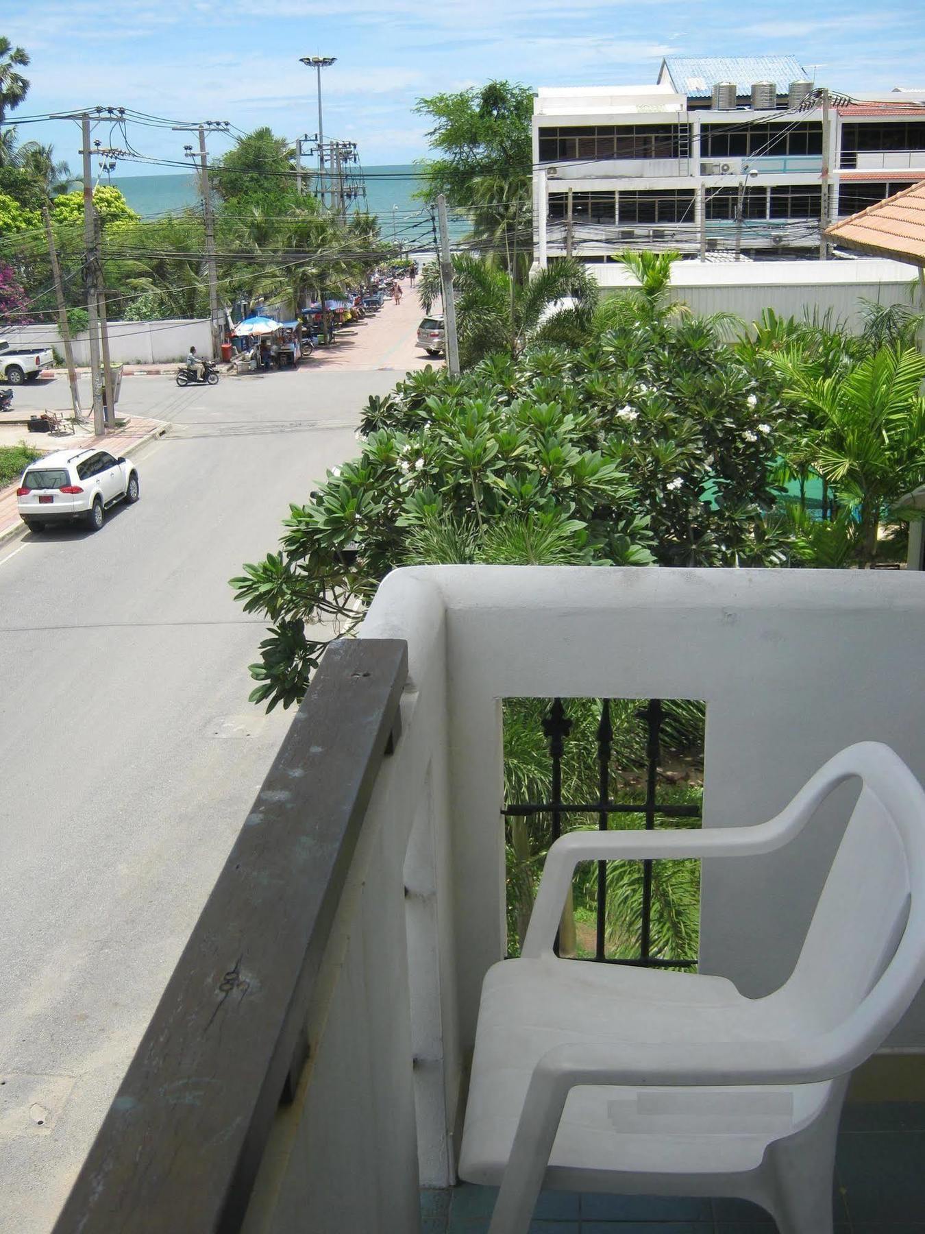 Baan Talay Hotel Pattaya Exterior photo
